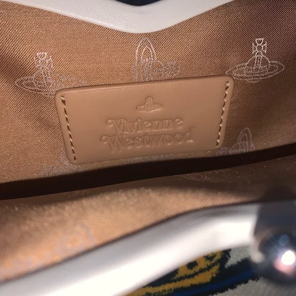 NWT Vivienne Westwood Belle Heart Frame Bag in white wool - Picture 3 of 9